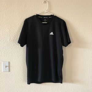 (Men’s) Adidas top.